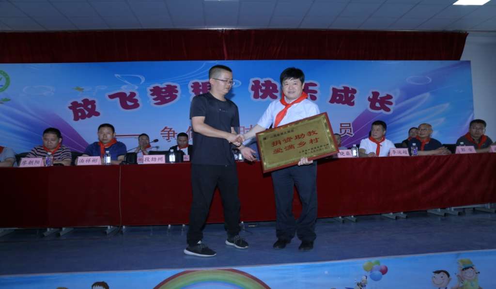 C:\Users\Administrator\Desktop\六一新闻\六一新闻\IMG_6405.JPG